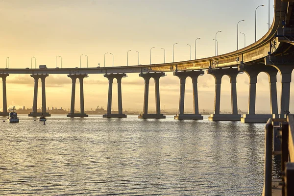 Вигнутий секції мосту Орієнтир Coronado — стокове фото