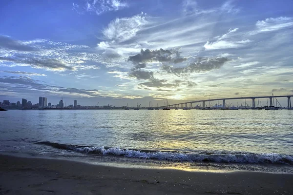 Blue skies and sunrise over San Diego, California — Stock Photo, Image