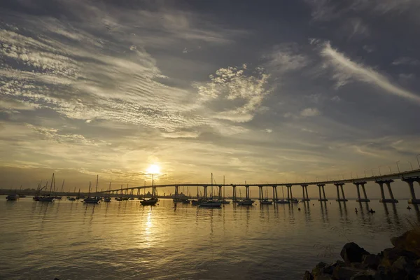 Sunrise over Coronado Bay, San Diego, California welcomes a new day — Stock Photo, Image