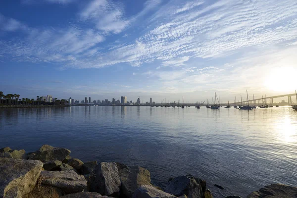 Picturesque San Diego cityscape just after sunrise  from Coronado Bay to San Diego — Stock Photo, Image
