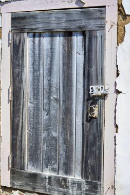  Mavi ahşap kapı korumaları yasak avlu 