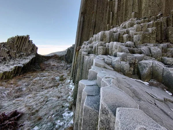 Roccia basaltica congelata - Kamenicky Senov (Herrenhausfelsen), Repubblica Ceca — Foto Stock