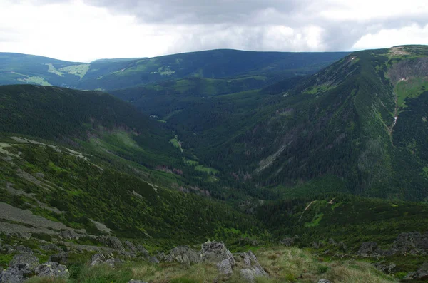 Veduta del paesaggio dalla collina Snezka in estate, Krkonose - Repubblica Ceca — Foto Stock