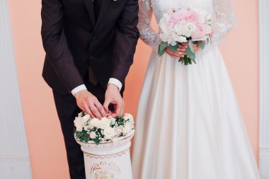 Gelin ve Damat Düğün yüzük alışverişi