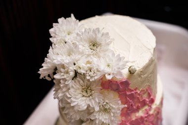 beyaz düğün pastası