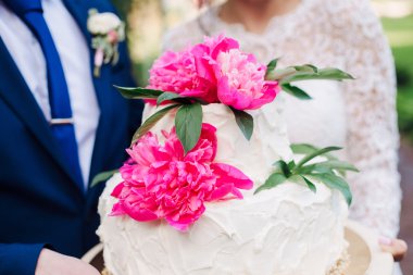 beyaz düğün pastası