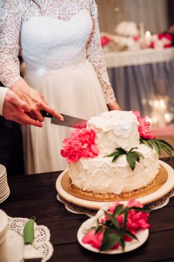 beyaz düğün pastası