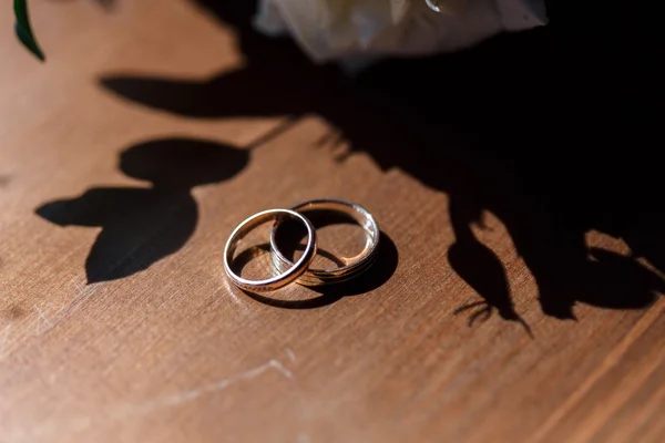 Casamento anéis dourados — Fotografia de Stock