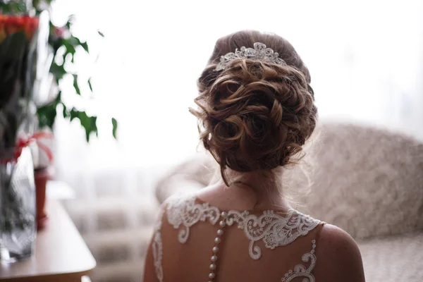 Vackra brud. Bröllop frisyr och smink — Stockfoto