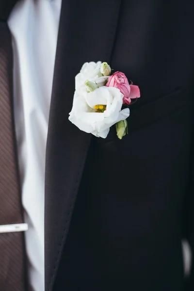 Imagem de detalhe de moda de um noivo vestindo — Fotografia de Stock