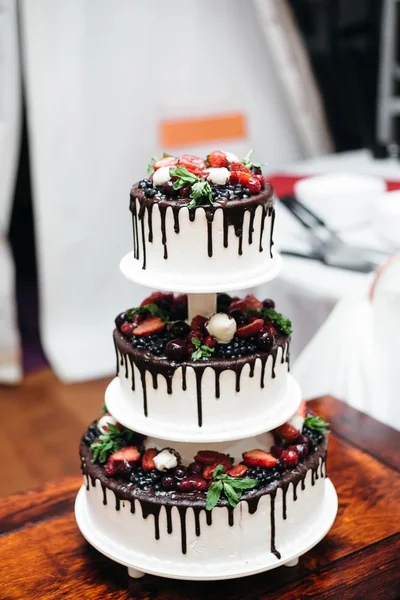 Άσπρα γαμήλια τούρτα — Φωτογραφία Αρχείου