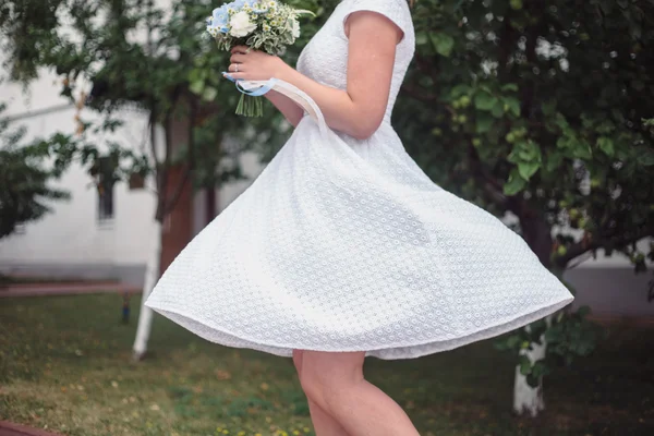 Beautiful bride. Wedding hairstyle and make up — Stock Photo, Image