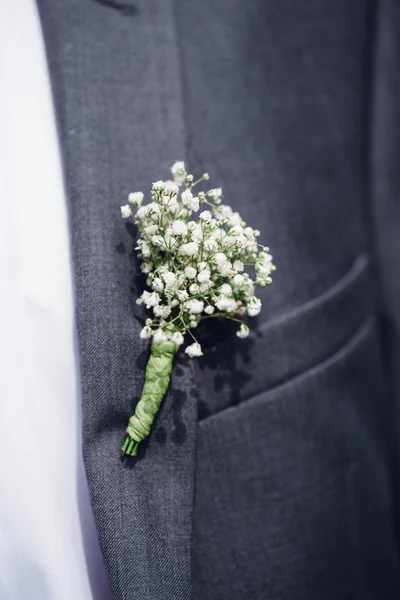 Imagem de detalhe de moda de um noivo vestindo — Fotografia de Stock