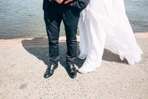 Couple holding hands — Stock Photo, Image