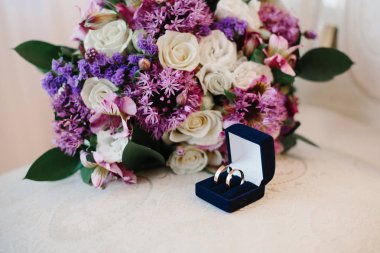 Düğün buketi ve yüzük detay