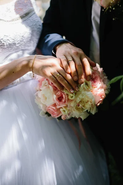 Bouquet Sposa Anello Dettaglio Colore Lusso Romantico Sfondo — Foto Stock