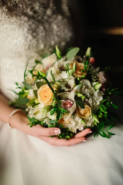 美しい結婚式ブーケ色高級ロマンチックな背景 — ストック写真