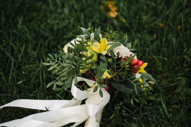 Düğün buketi ve yüzük detay