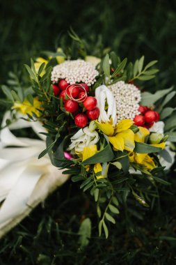 Düğün buketi ve yüzük detay