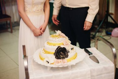 Geleneksel ve dekoratif düğün pastası