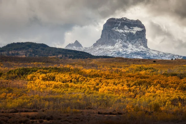 Головний гірський восени в льодовик Національний парк, штат Монтана, США — стокове фото