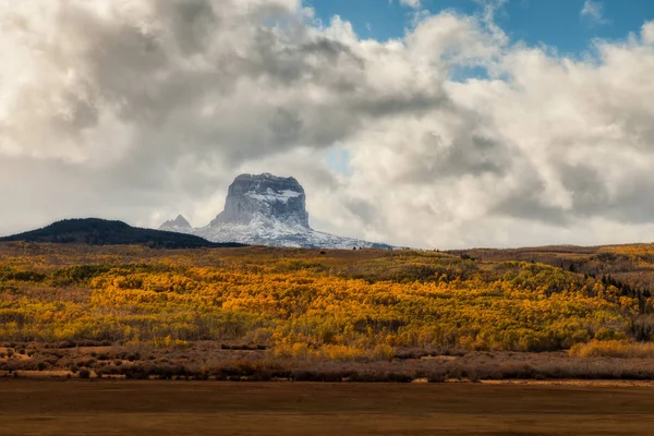 Головний гірський восени в льодовик Національний парк, штат Монтана, США — стокове фото