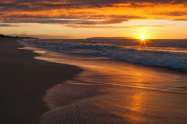 Puesta de sol en Polihale Beach en Kauai, Hawai — Foto de Stock