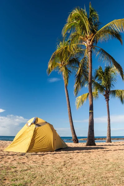 Tenda camping na ilha de Kauai — Fotografia de Stock