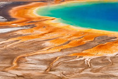 Grand Prismatic bahar yukarıda ayrıntılı görünümünü. Yellowst