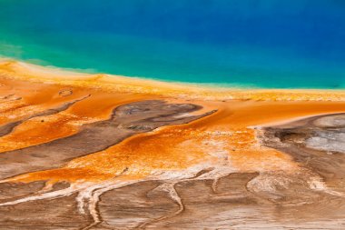 Grand Prismatic bahar yukarıda ayrıntılı görünümünü. Yellowst