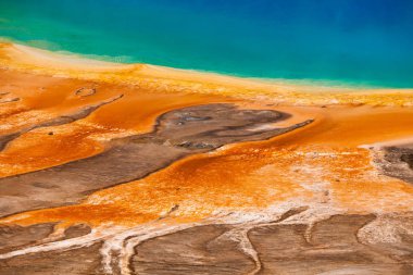 Grand Prismatic bahar yukarıda ayrıntılı görünümünü. Yellowst