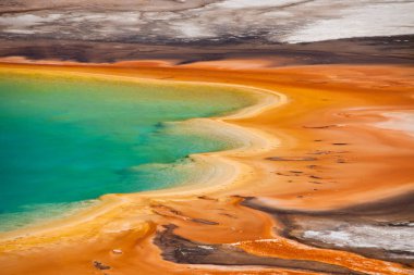 Grand Prismatic bahar yukarıda ayrıntılı görünümünü. Yellowst