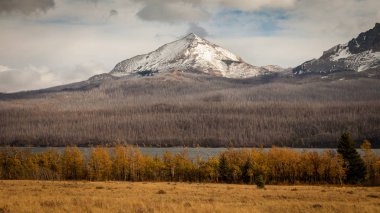 Sonbahar öğleden sonra Glacier Ulusal Parkı, Mo Saint Mary Gölü