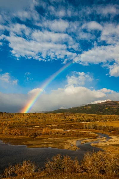 Arco iris en un día de otoño cerca de Santa María, Parque Nacional Glaciar , — Foto de Stock