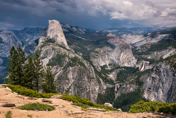 Half Dome v Yosemite — Stock fotografie