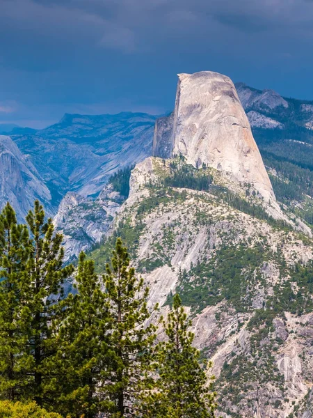 Half Dome v Yosemite — Stock fotografie