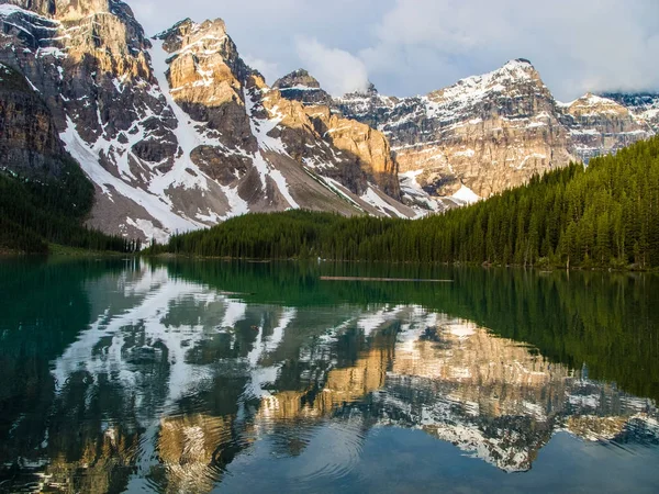 Lago Moraine, Parque Nacional Banff. Alberta Canadá — Fotografia de Stock
