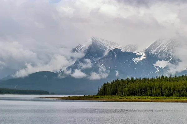 Lower Kananaskis Lake na den — Stock fotografie