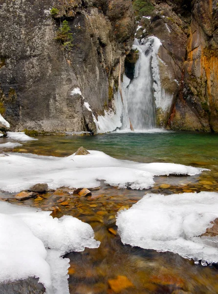 Cat Creek waterfall in Kananaskis — Stock Photo, Image