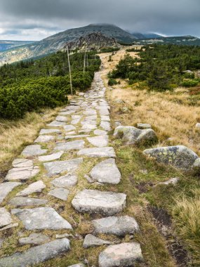 Yürüyüş parkurları Krkonose veya Giant Mountains dağ
