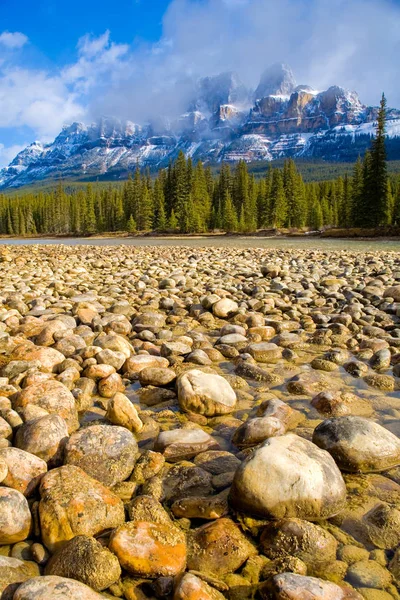 Vár-hegy Banff National Park, Amerikai Egyesült Államok. — Stock Fotó