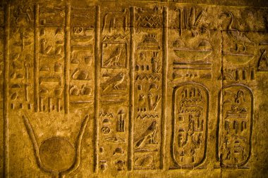 Hiyeroglif Horus, Edfu Tapınağı içinde