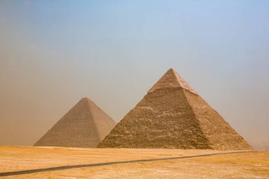 Antik Giza piramitleri