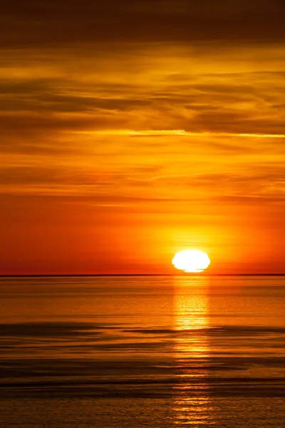 La puesta de sol en el océano Pacífico — Foto de Stock