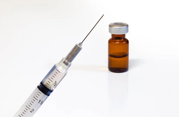 Lékařské injekční stříkačku a injekční nitrožilní léky — Stock fotografie