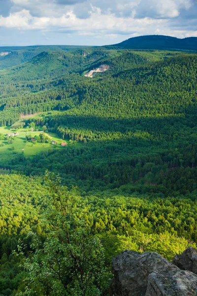 Перегляд лісах в північній Богемії, Чеська Республіка — стокове фото