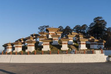 Günbatımı Dochula geçidinde - Bhutan
