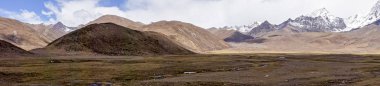 Panoramik tipik dağ manzarası - Tibet