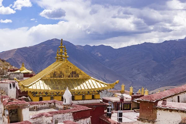 Mosteiro budista Ganden perto de Lhasa, Tibete . — Fotografia de Stock