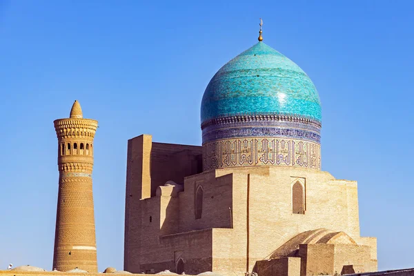 Kalyan moské och minaret, ligger i staden Bukhara, Uzbekistan. — Stockfoto